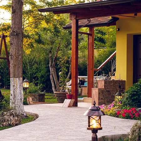 Simi Luxury アパート